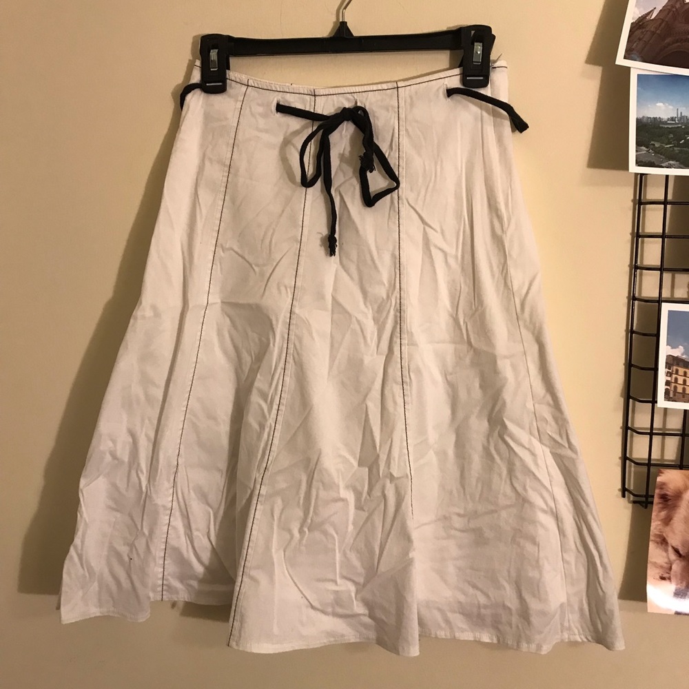 LIKE NEW WHITEHOUSEBLACKMARKET SKIRT